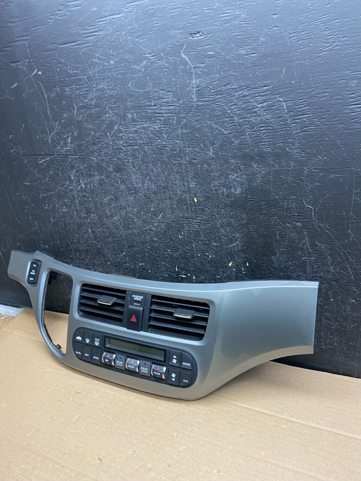 2005 to 2010 Honda Odyssey Radio Climate Control Dash Trim Bezel AG5123 DG1