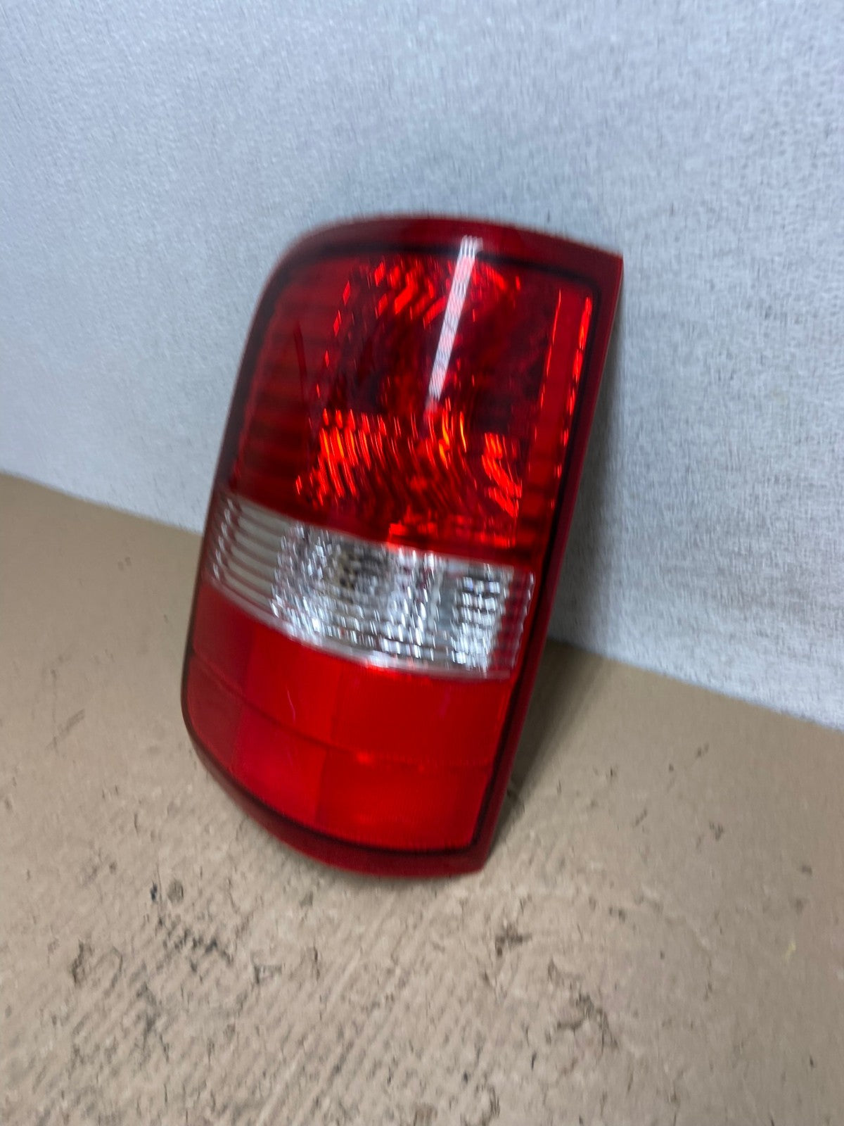 2004 to 2008 Ford F150 F-150 Left Driver LH Side Tail Light AF2950 LK1