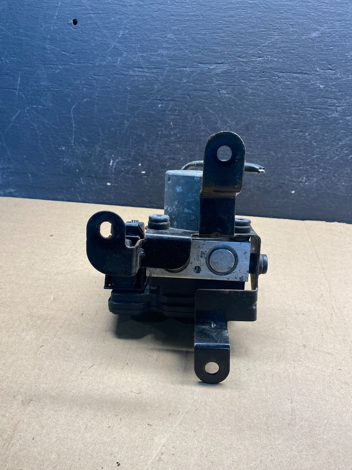 2012 to 2016 Hyundai Genesis Coupe ABS Pump Anti Lock Brake Module ae7384 DG4