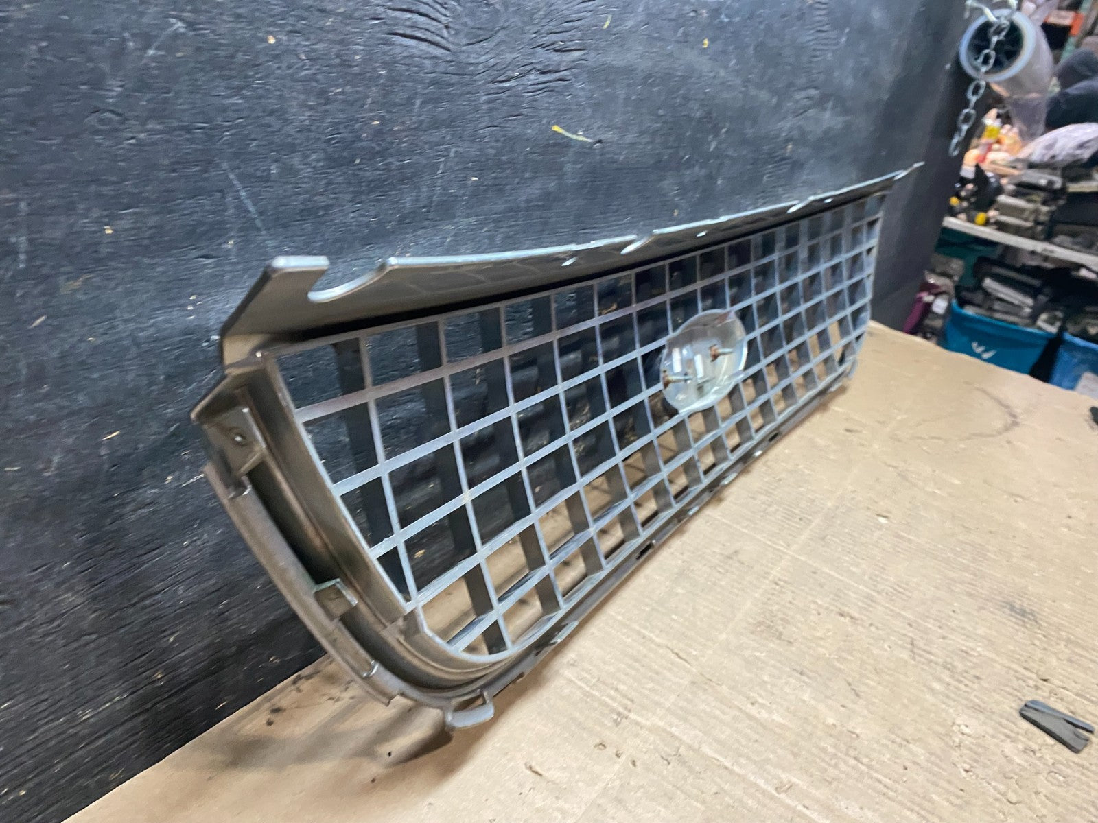 2004 to 2007 Ford Freestar Front Grill Grille 3F23-17K945 U6387 DG7