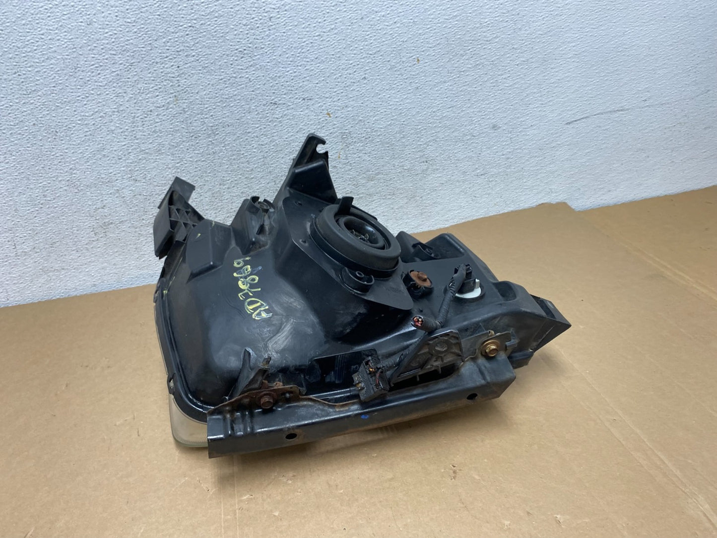 2003 to 2006 Honda Element Left Driver Lh Side Headlight AD7869 DW7