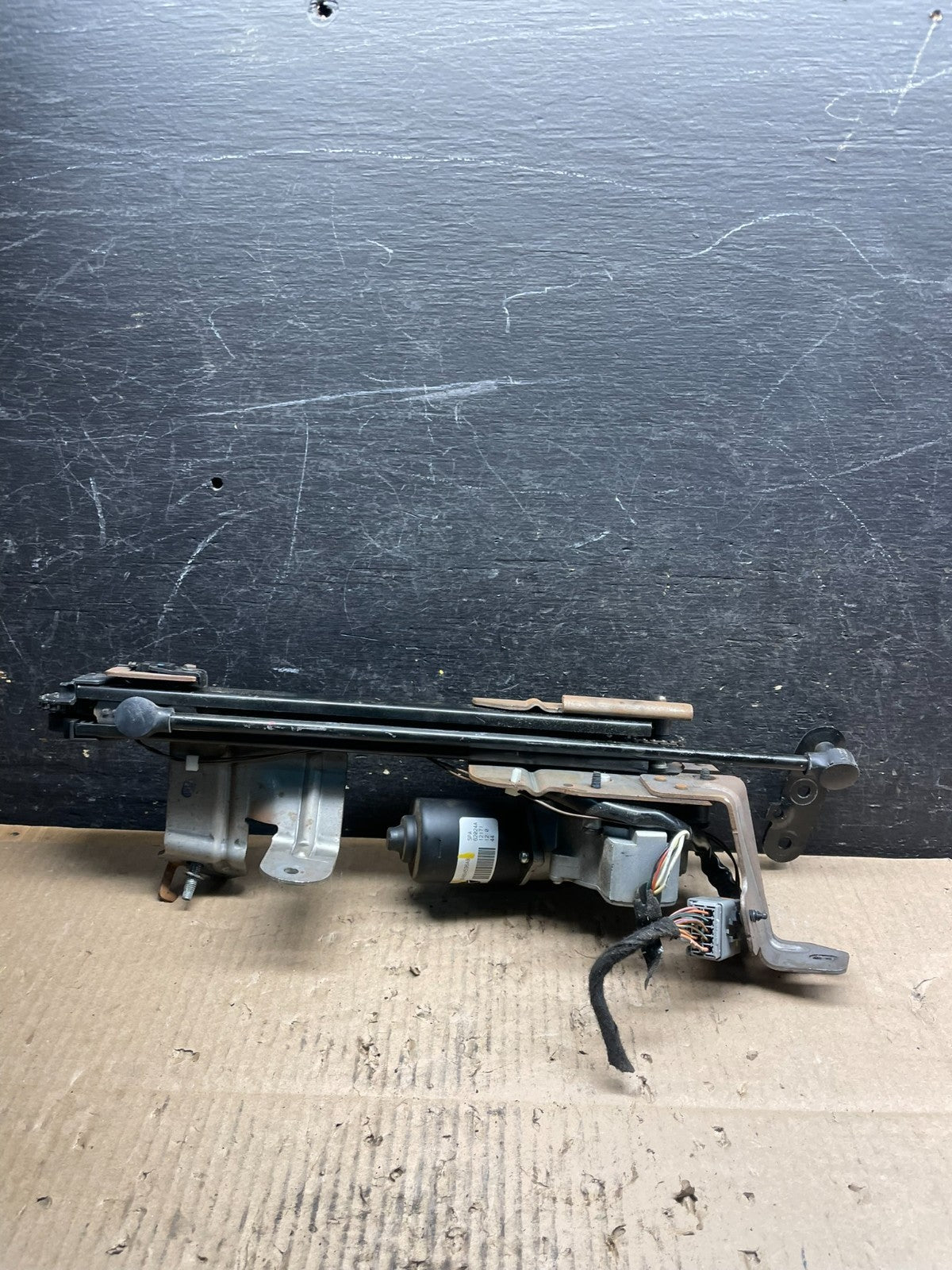 2008 to 2016 Chrysler Town & Country Rear Windshield Wiper Motor u9116 DG3