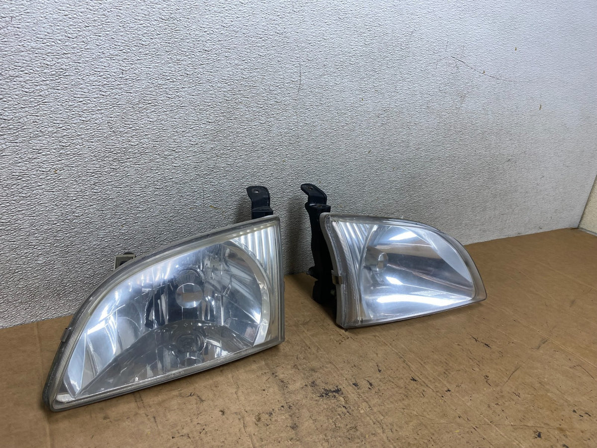 2001 2002 2003 Toyota Sienna Left+Right Side Set Headlights Halogen T3367 DW2