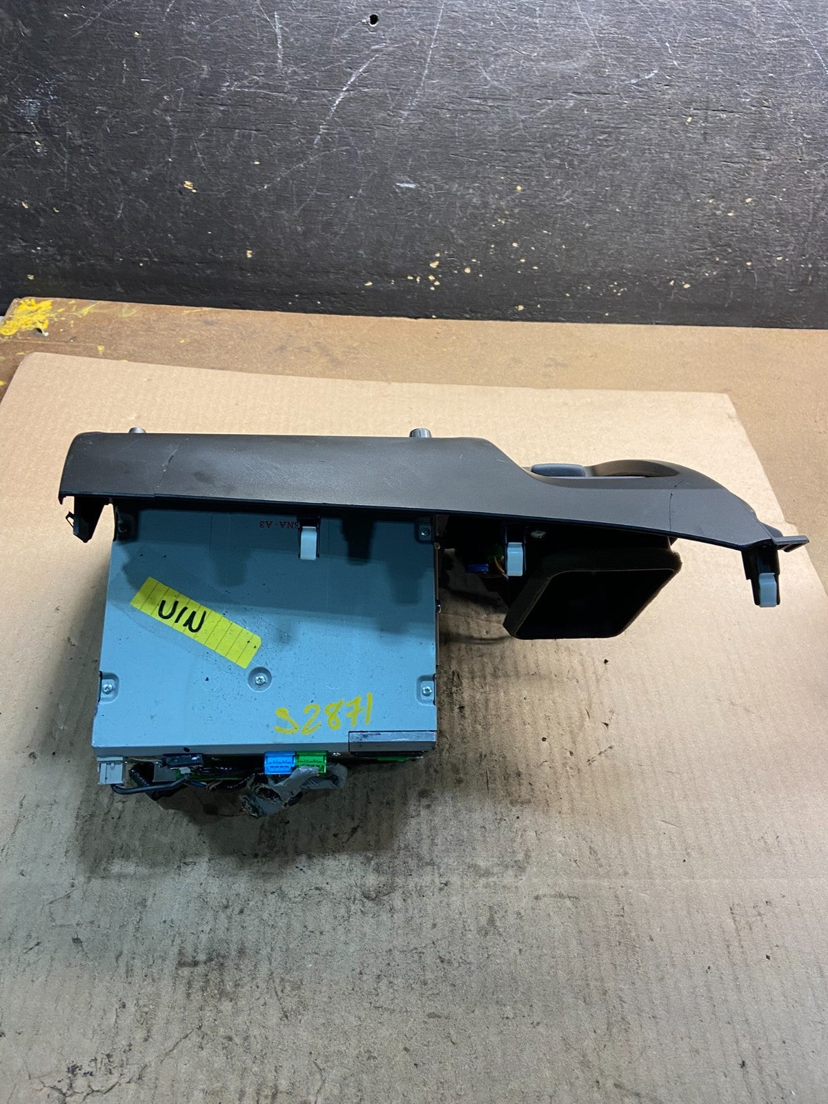 2006 - 2011 Honda Civic Radio AM/FM Climate Control Air Vent Bezel Z4641  DG7