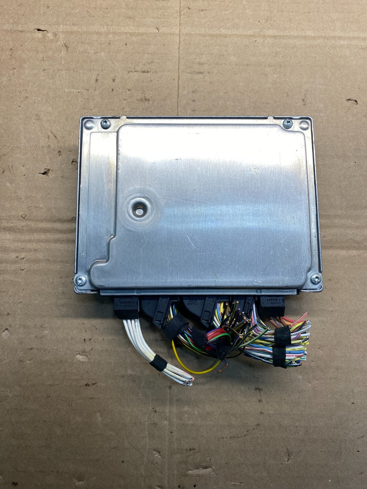 2006 to 2007 Bmw 550i 750i Engine Computer ECU Control Module ECM AE9902 DW1