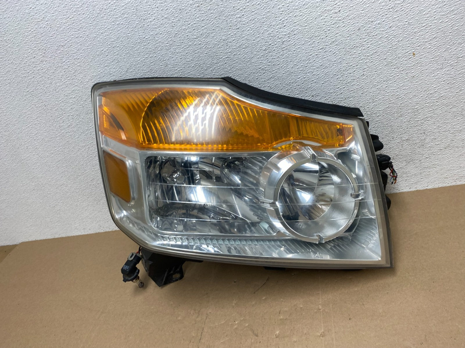 2008 - 2015 Nissan Armada Right Passenger RH Headlight Halogen AE6658 DW0