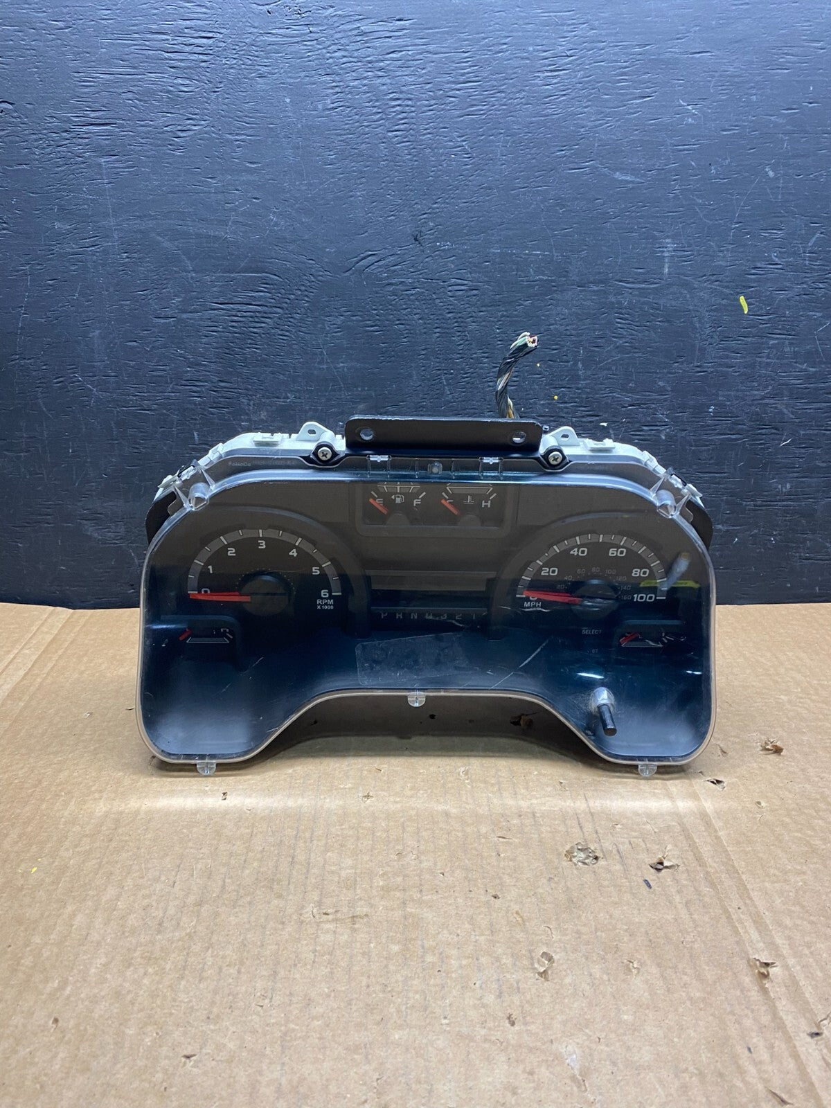 2011 Ford E150 E250 E350 VAN Gauge Speedometer Cluster H8099 DG10