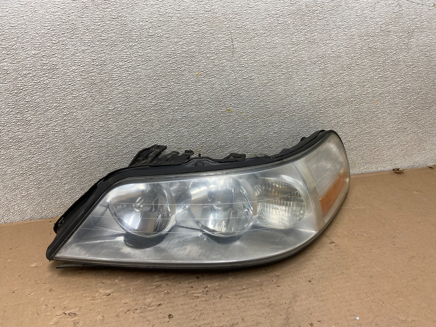 2005 to 2011 Lincoln Town Car Left Driver LH Side Headlight AB0165 DW0