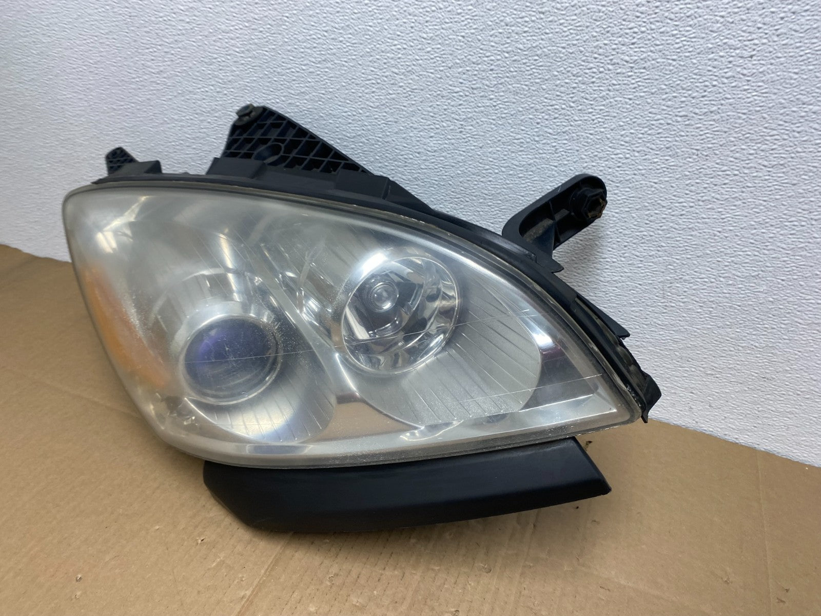 2007 to 2010 Saturn Outlook Right Passenger RH Halogen Headlight OEM AB8113 DW1