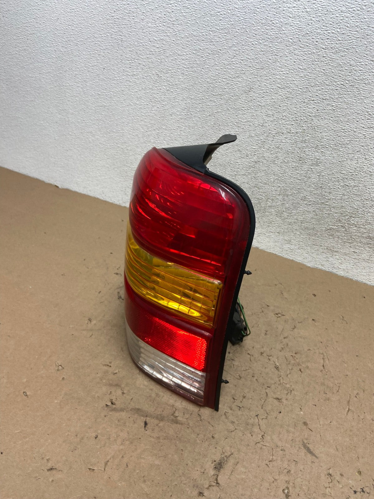 2001 to 2007 Ford Escape Right Passenger RH Side Tail Light AG4475 LK1