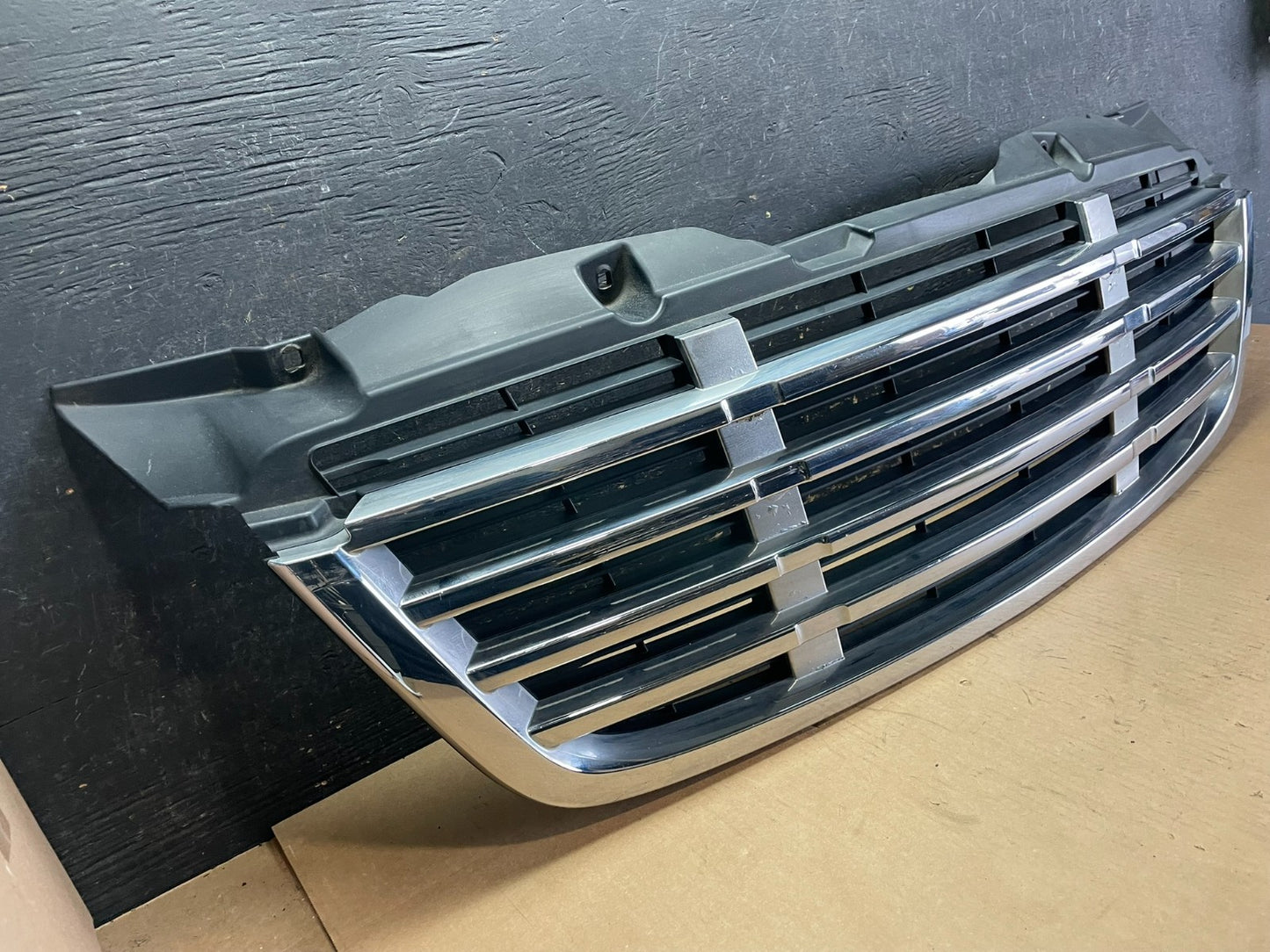 2009 to 2011 Freightliner Sprinter Front Upper Chrome Grill Grille aa2224 DG1