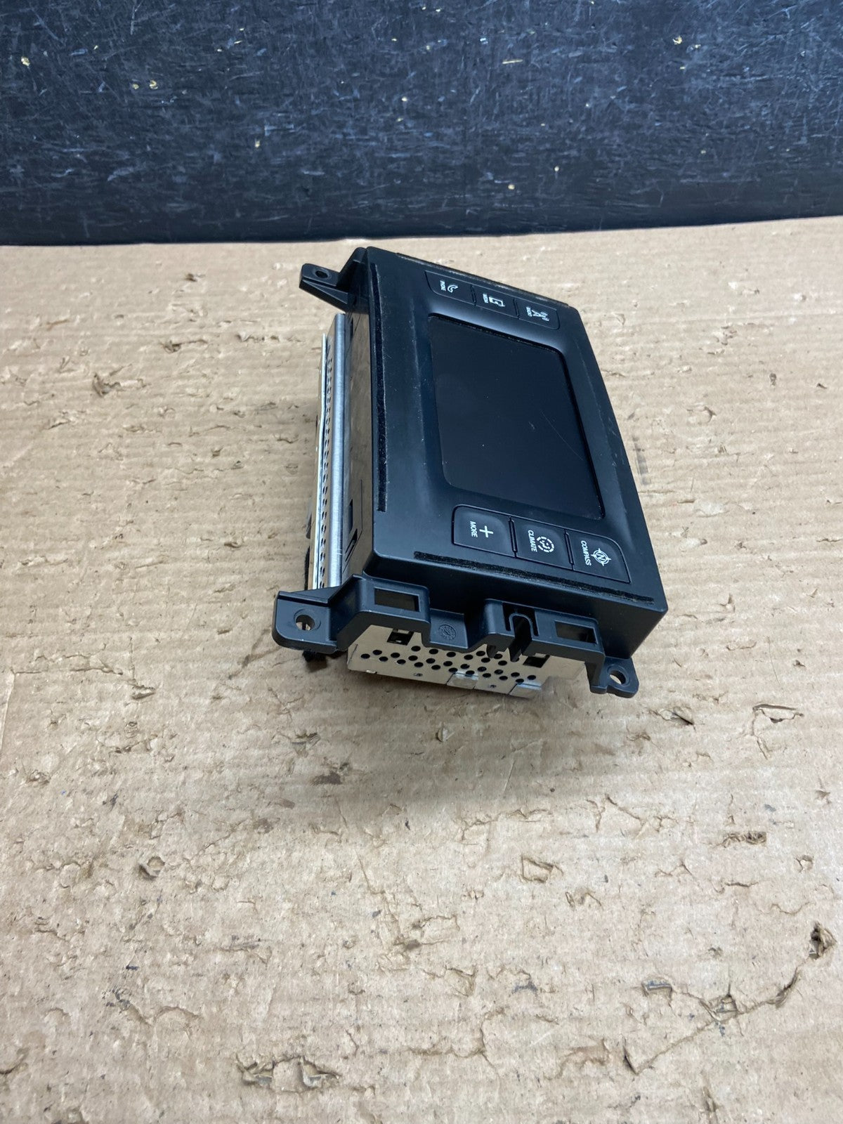 2015 to 2016 Chrysler 200 Radio Receiver Display Screen Player AG8697 DG2