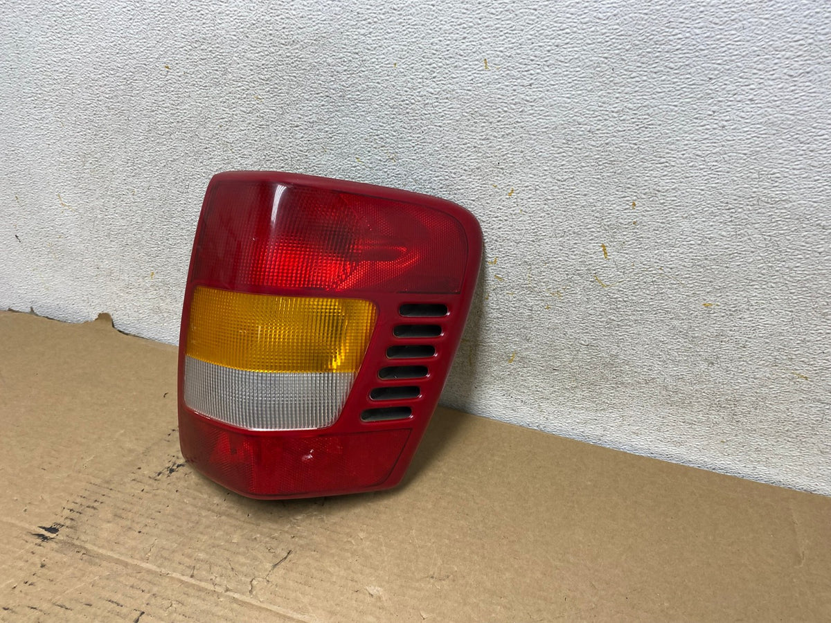 1999-2004 Jeep Grand Cherokee WJ Right Passenger Rh Tail Light AH7997 LK2