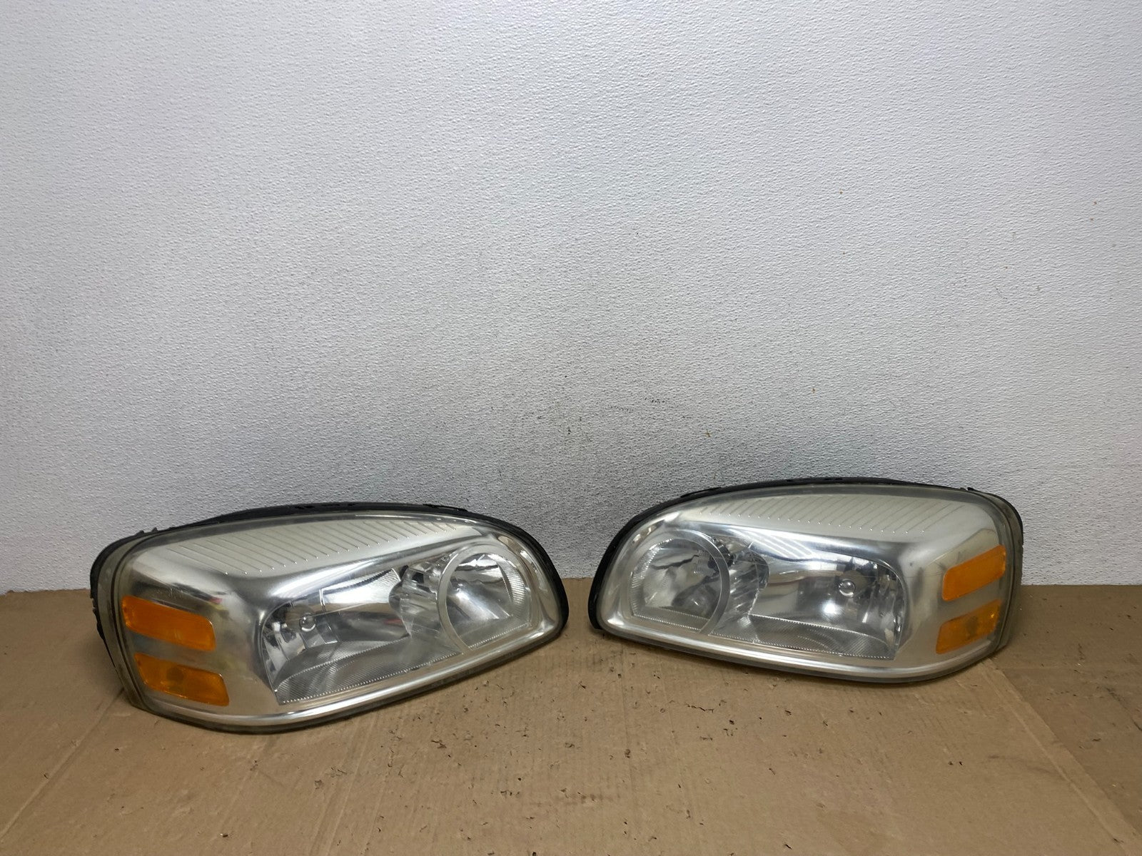 2005 - 2009 Pontiac Montana / Uplander Left+Right Headlights AE9257 DW0