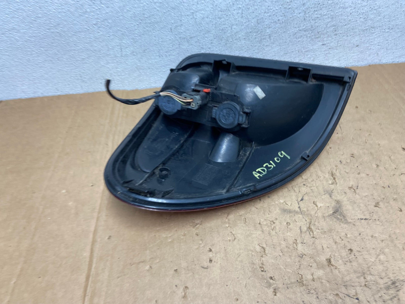 2004 - 2007 Dodge Grand Caravan Right Passenger Side Tail Light AD3109 LK4