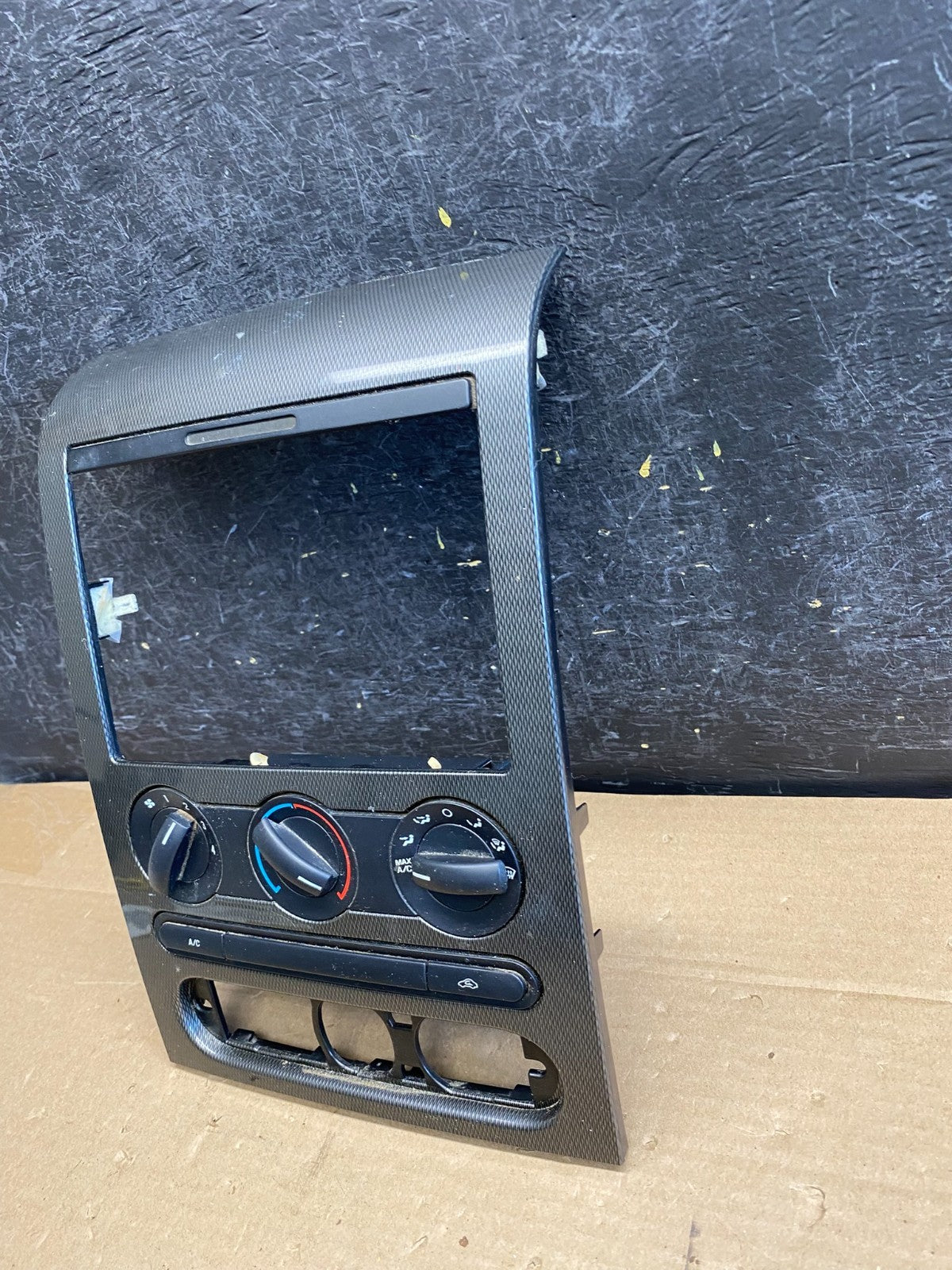2004 to 2008 Ford F150 Radio Climate Dash Bezel Surround Black ag5278 DG3