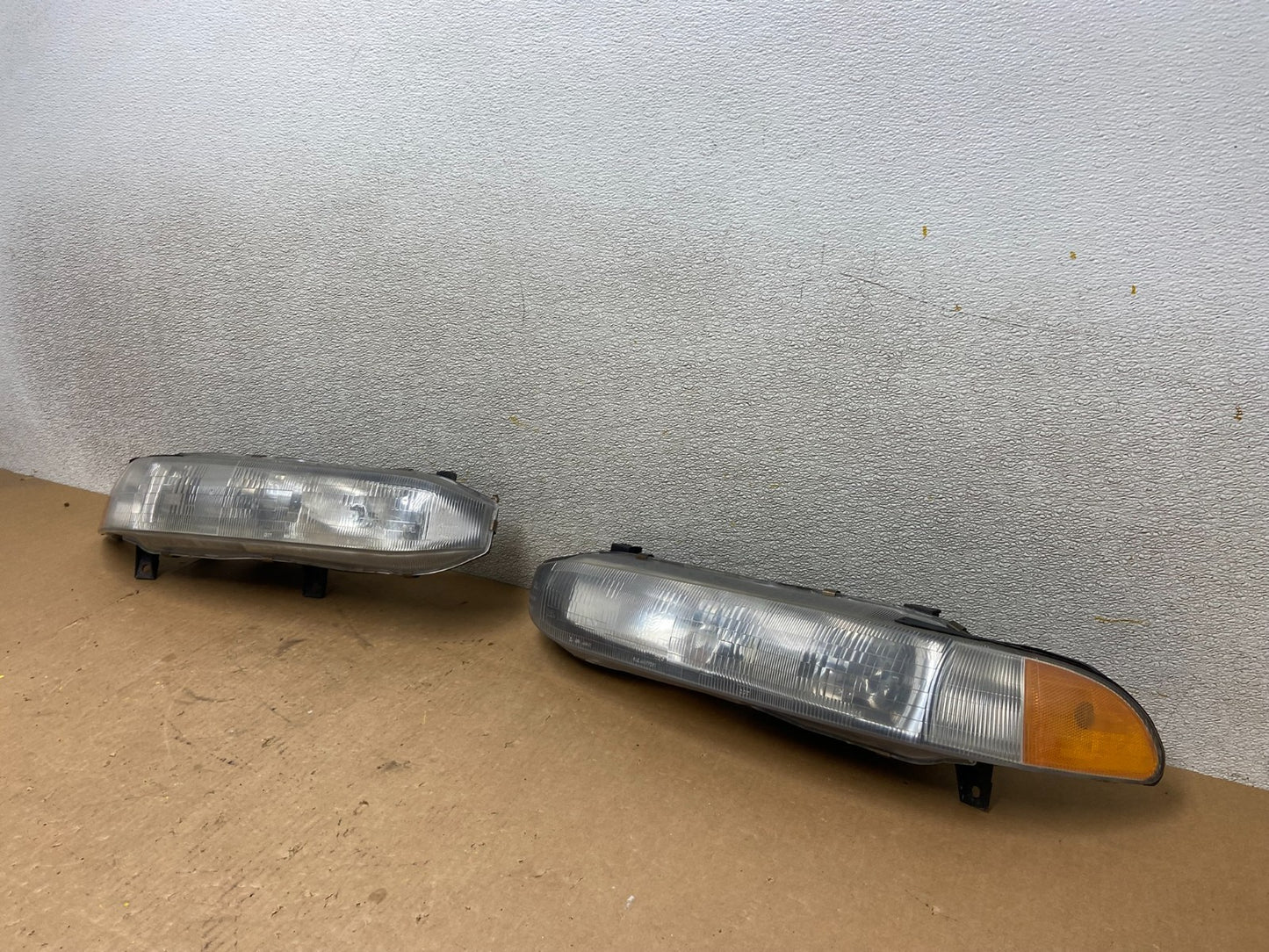 1997 to 1998 Mitsubishi Galant Left+Right Set Headlights Halogen Oem z7637 DG1