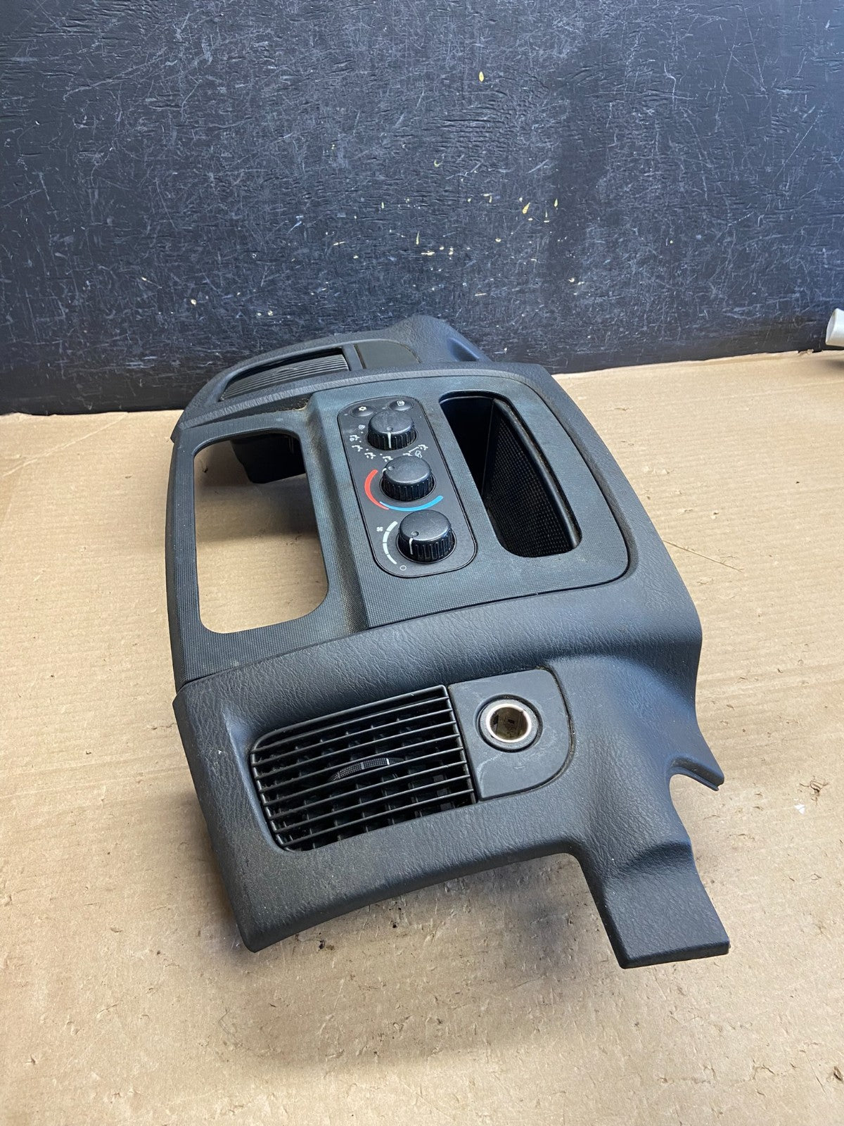 2002 to 2005 Dodge Ram Radio Climate Control Dash Air Vent Bezel Trim AH3654 DG1
