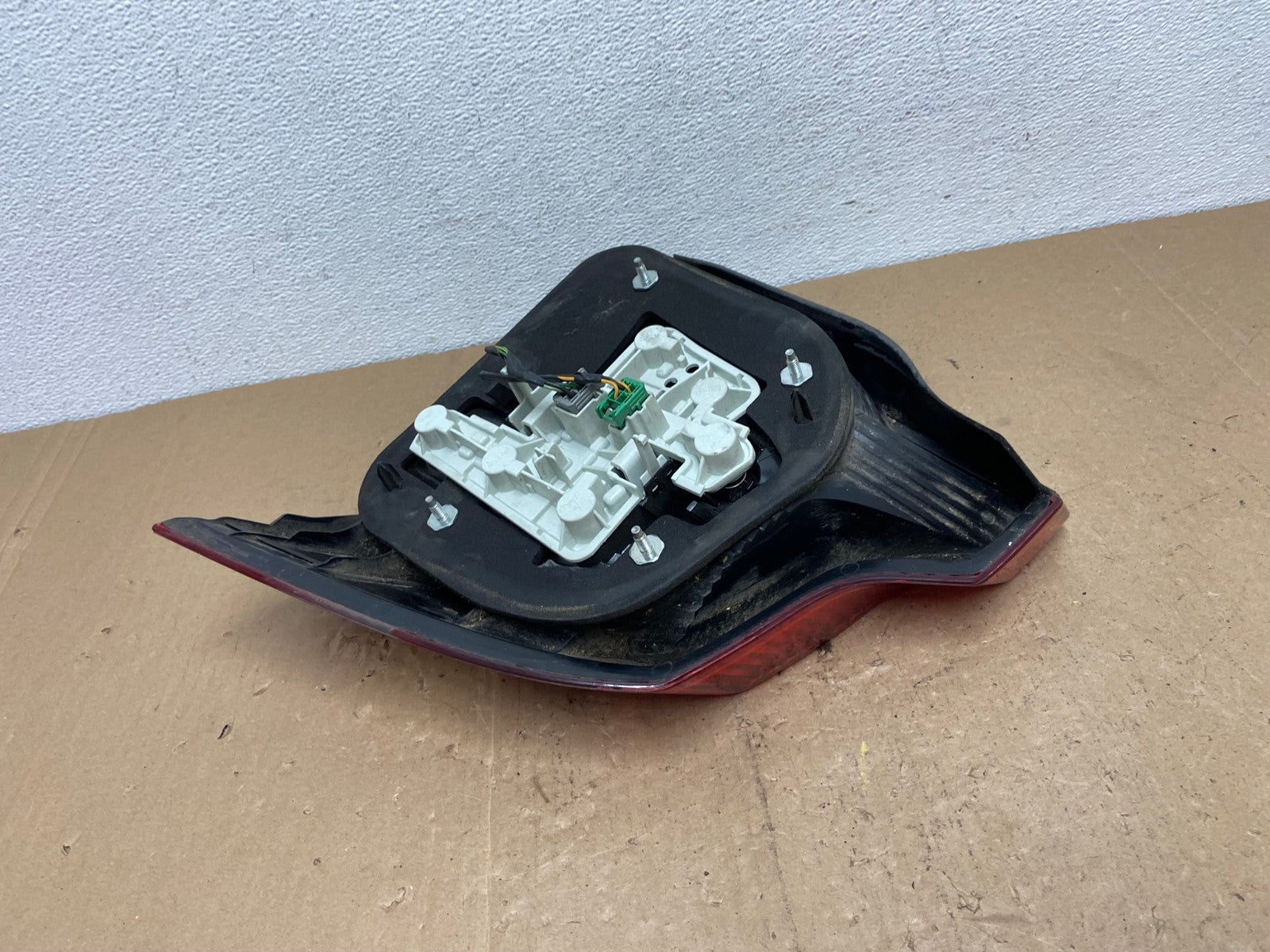 2004 to 2007 Volvo S40 Left Driver LH Side Tail Light AC5941 LK4
