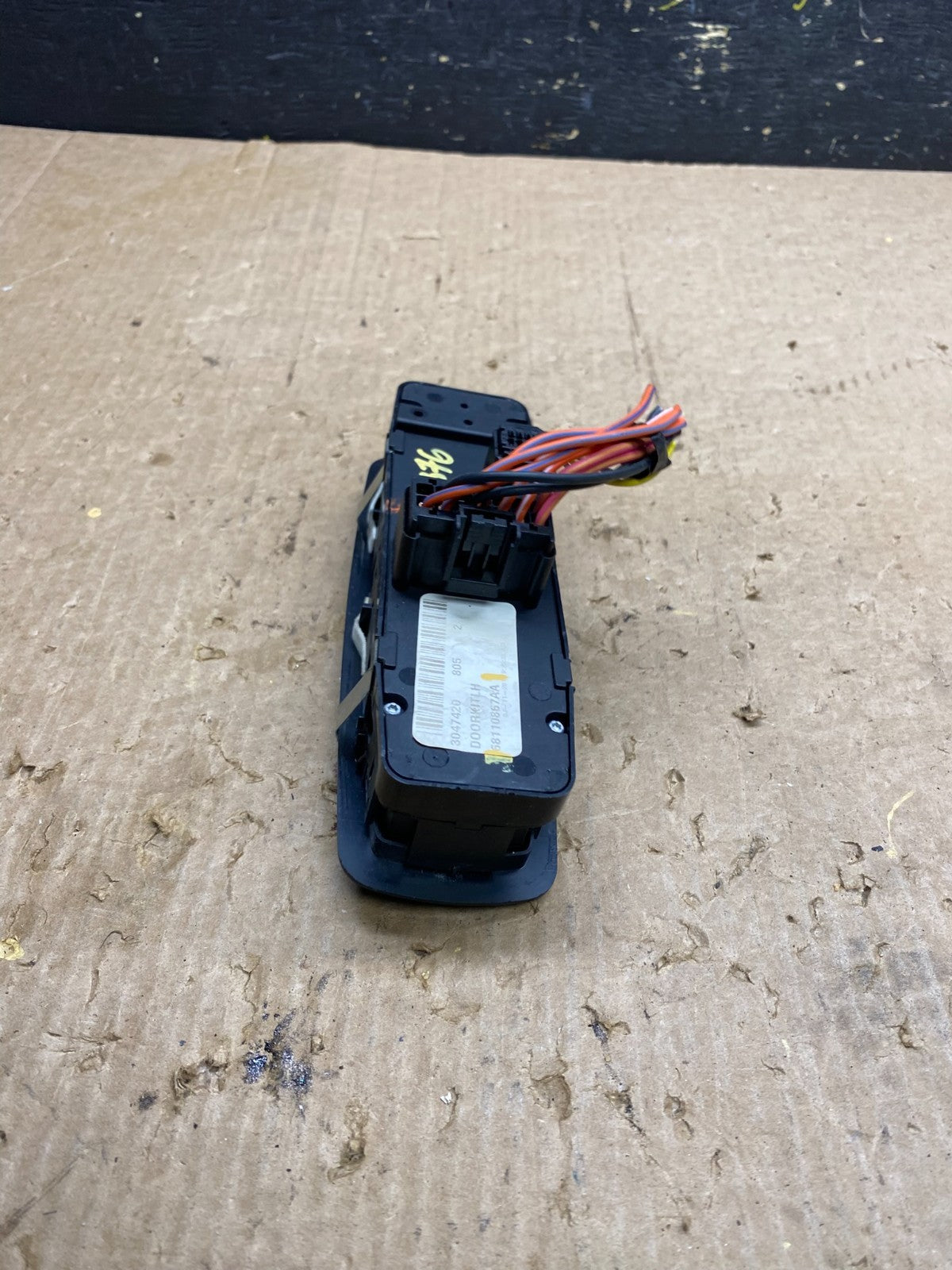 Dodge Caravan Master Left Driver Power Window Switch OEM z4376 DG3