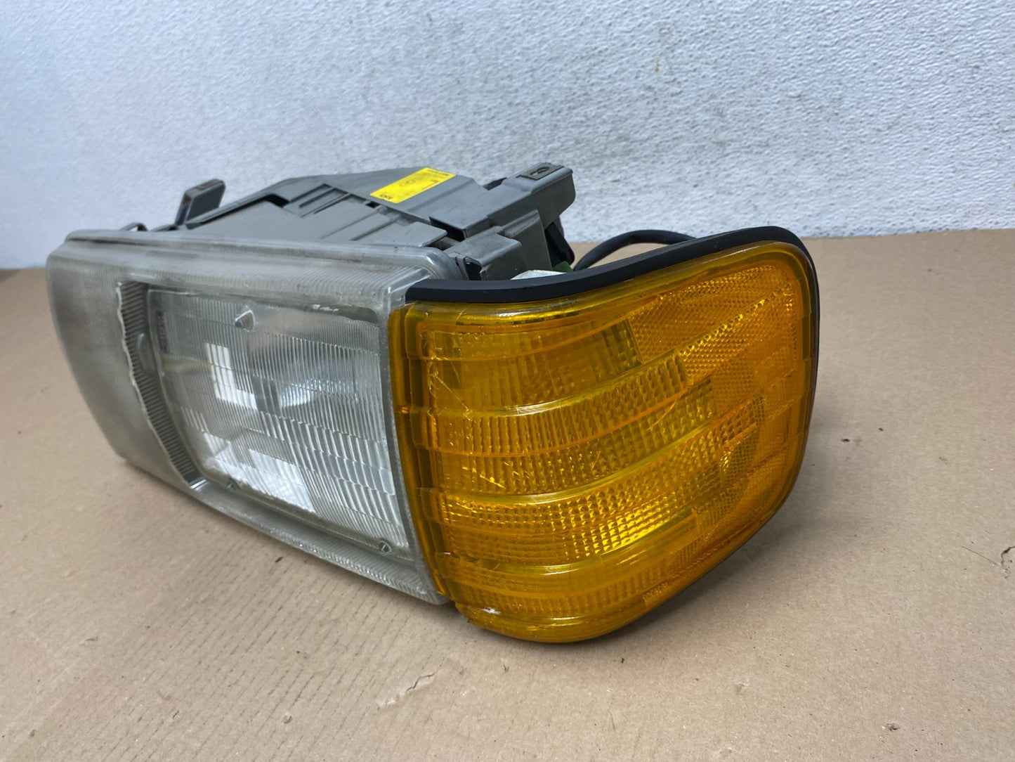 1986 to 1991 Mercedes-benz W126 Left Driver Side Halogen Headlight AF3055 DW1