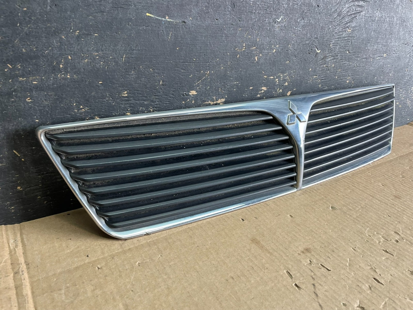 2002 2003 Mitsubishi Lancer Front Upper Radiator Grille Grill OEM AB3084 DG1