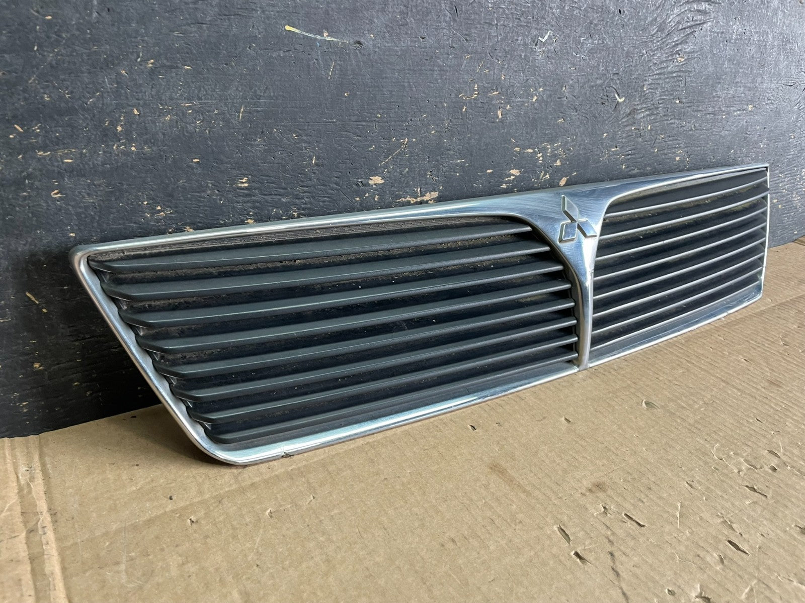 2002 2003 Mitsubishi Lancer Front Upper Radiator Grille Grill OEM AB3084 DG1