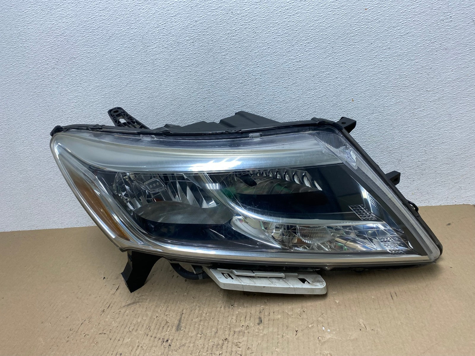 2013 to 2016 Nissan Pathfinder Right Passenger RH Side Headlight AE7095 LK0