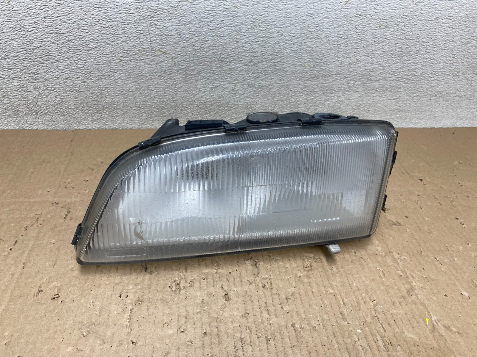 1997-2000 Volvo S70 C70 V70 Left Driver LH Side Halogen Headlight OEM T5759 DW0