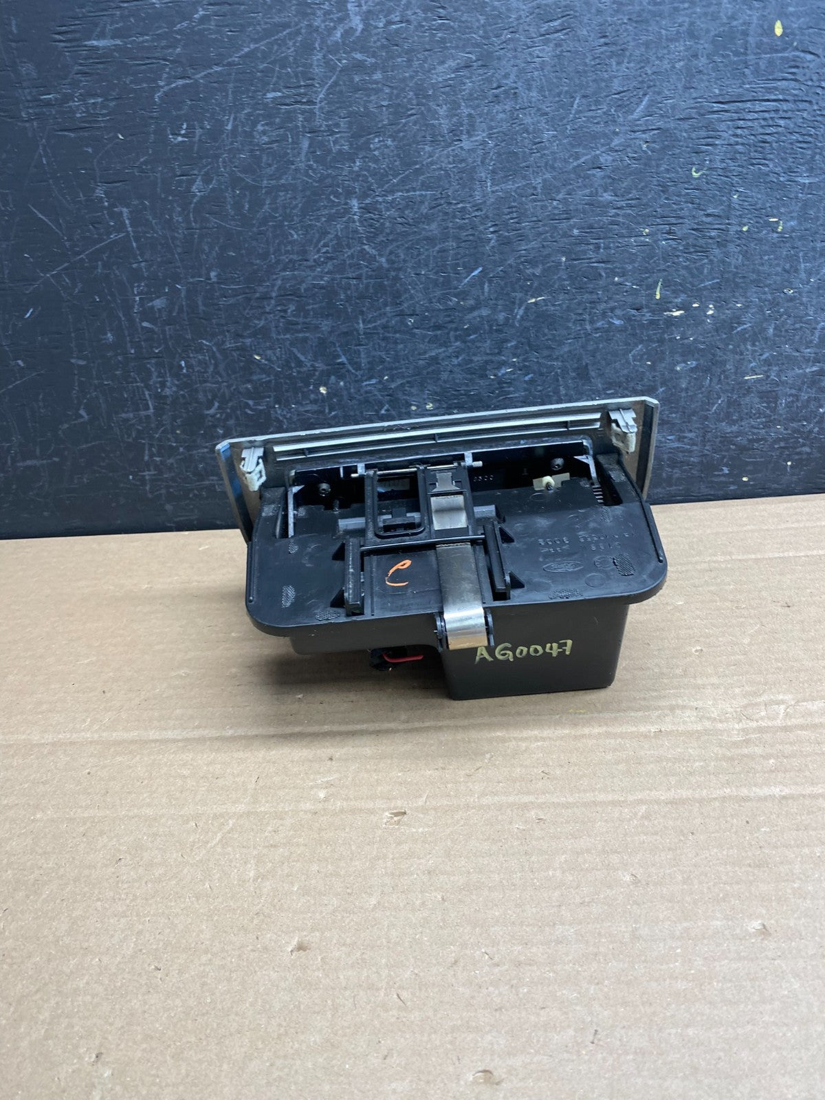 2007 to 2010 Lincoln MKX Center Console Dash Storage Compartment Cubby AG00473