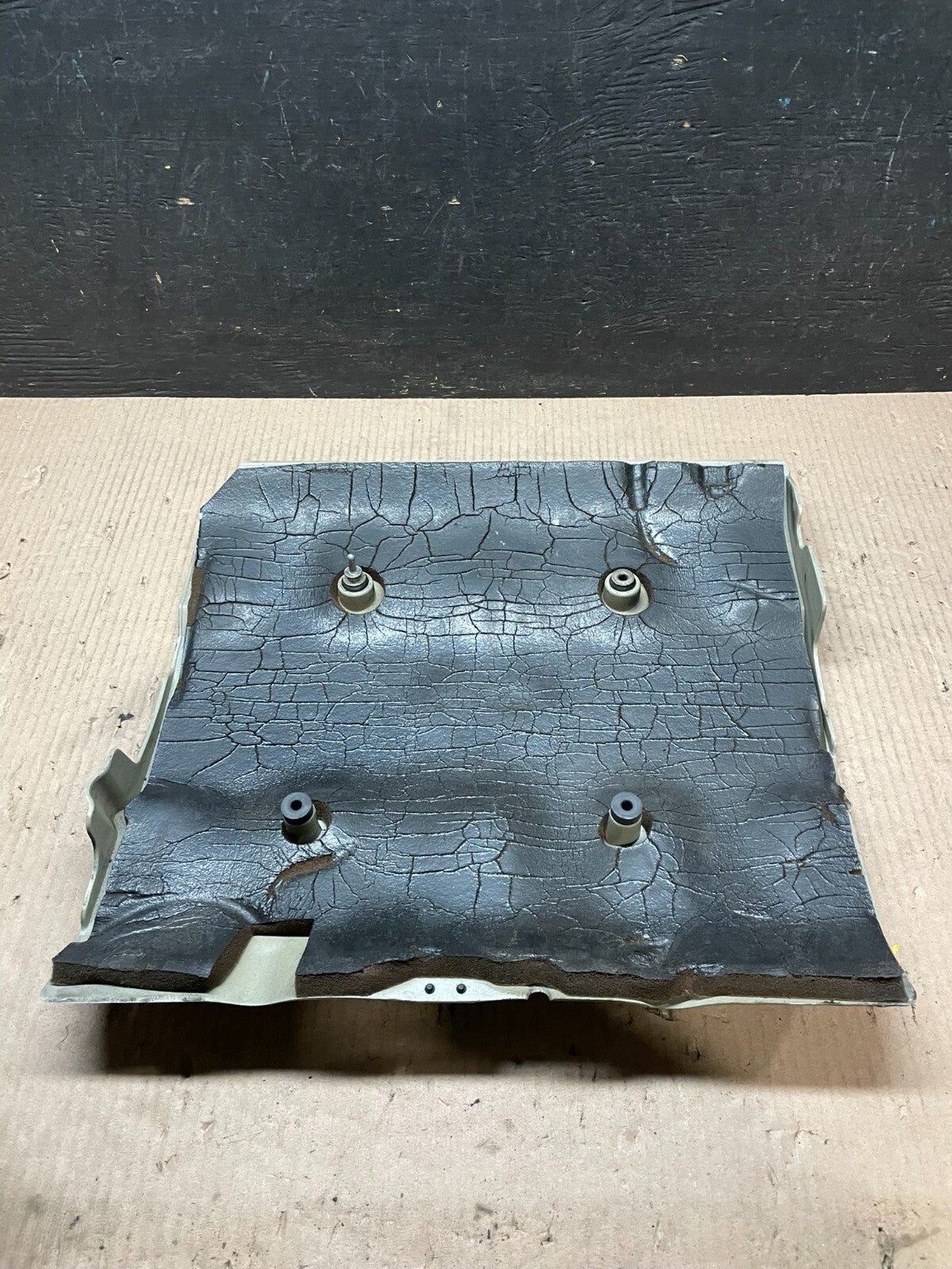 2001 to 2004 Cadillac Deville Seville Northstar Engine Motor Cover J3597 DG4