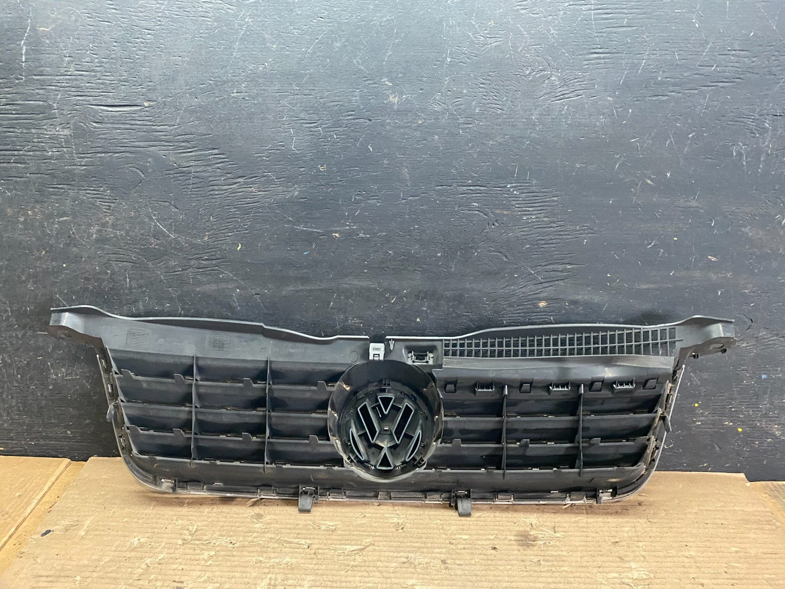 2001 to 2005 Volkswagen Passat Front Upper Grill Grille Oem s5736 DG7