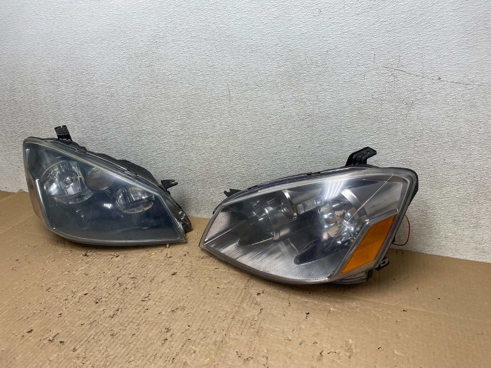 2005 to 2006 Nissan Altima Left+Right Side Set Halogen Headlights TYC T7936 DW1