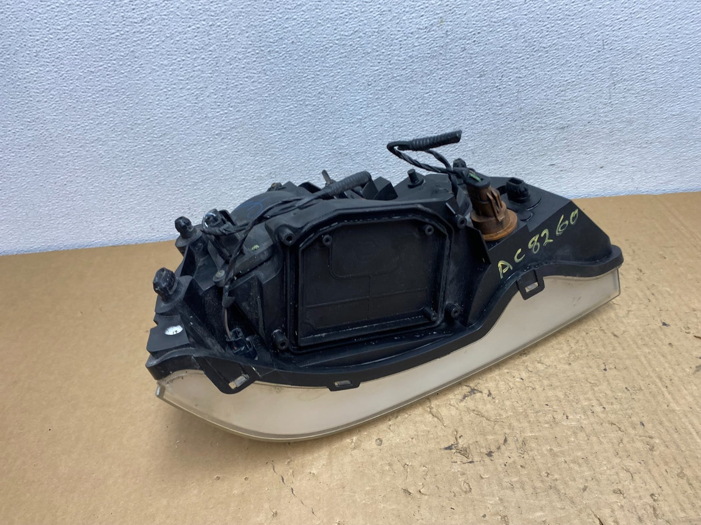 2003 2004 2005 Lincoln Aviator Left Driver LH Halogen Headlight AC8260 DW7