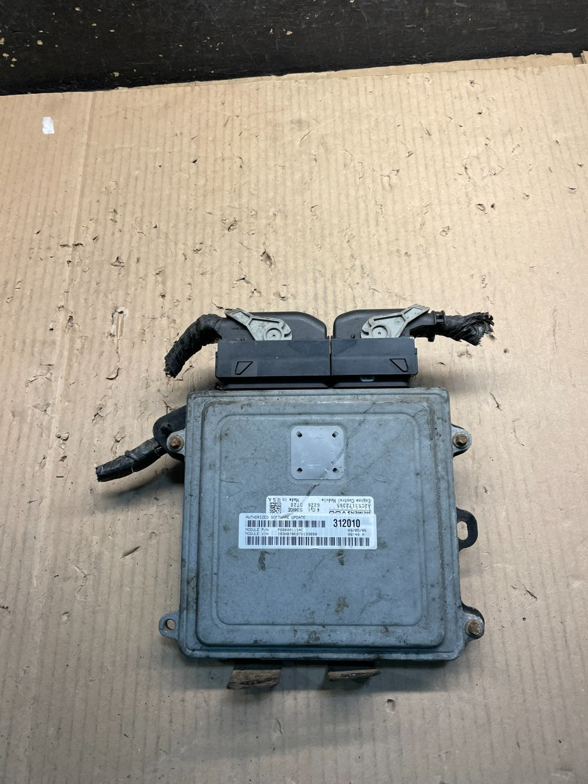 2007 to 2010 Dodge Caliber ECM Engine Computer Module ECU P68000111AC x0825 DG0
