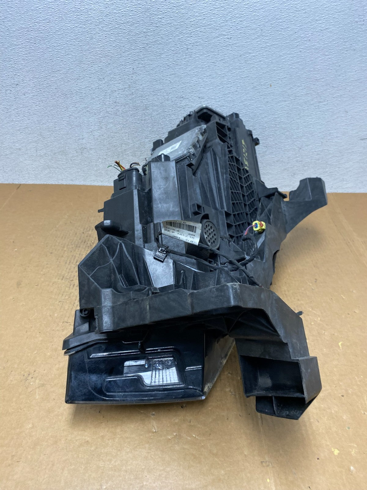 Complete! 2017 to 2019 Audi Q7 Right Passenger Side Headlight AE12178