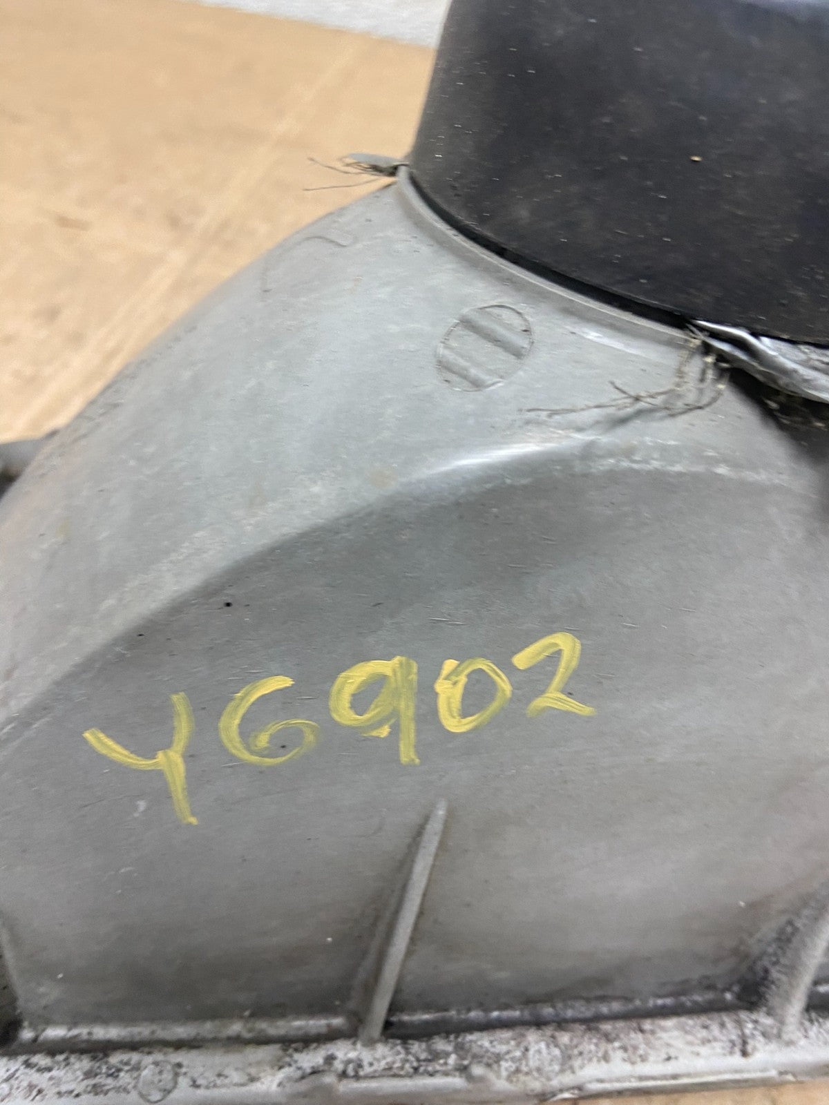 1996 to 1998 Mazda MPV Right Passenger RH Headlight OEM Y6902 DW8
