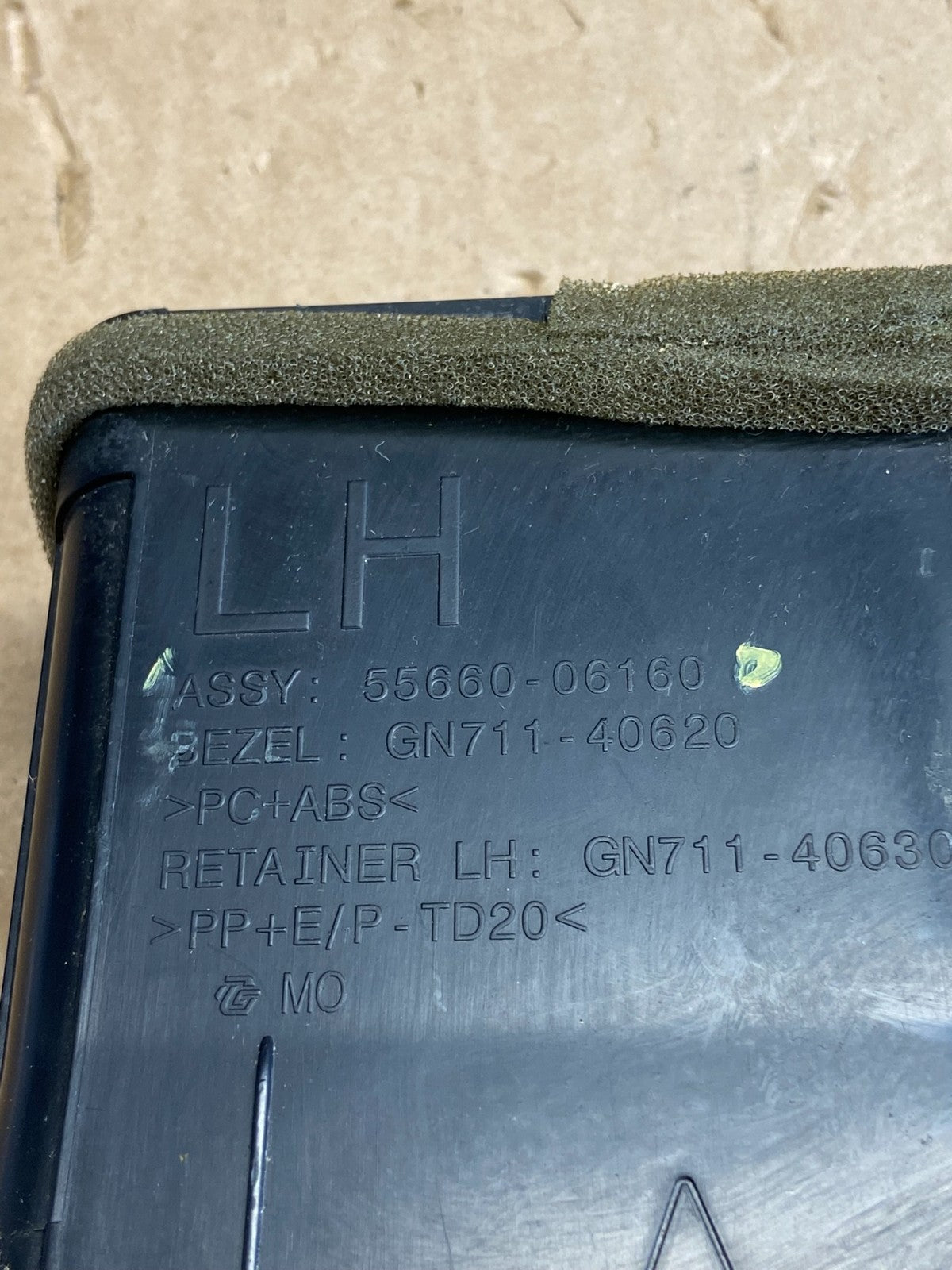 2012-2014 Toyota Camry Center Dashboard A/C HVAC Heater Air Vent Trim AI3161 DG4