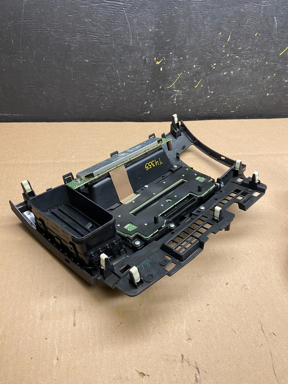 2010-2015 Mitsubishi Lancer Radio AM/FM CD Player Air Vent T4355 DG4