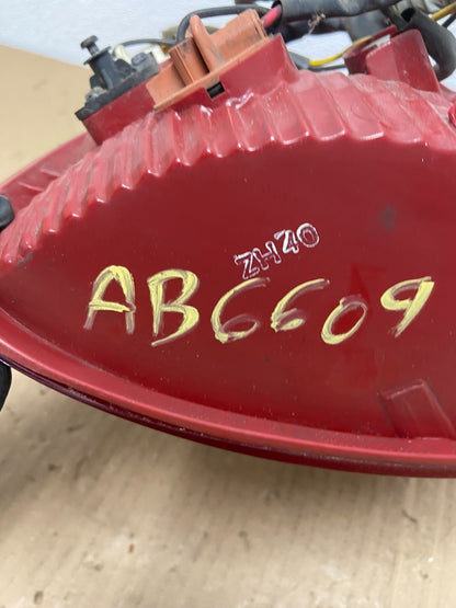 2003 2004 2005 Kia Sedona Right Passenger RH Side Tail Light OEM AB6609 DW7