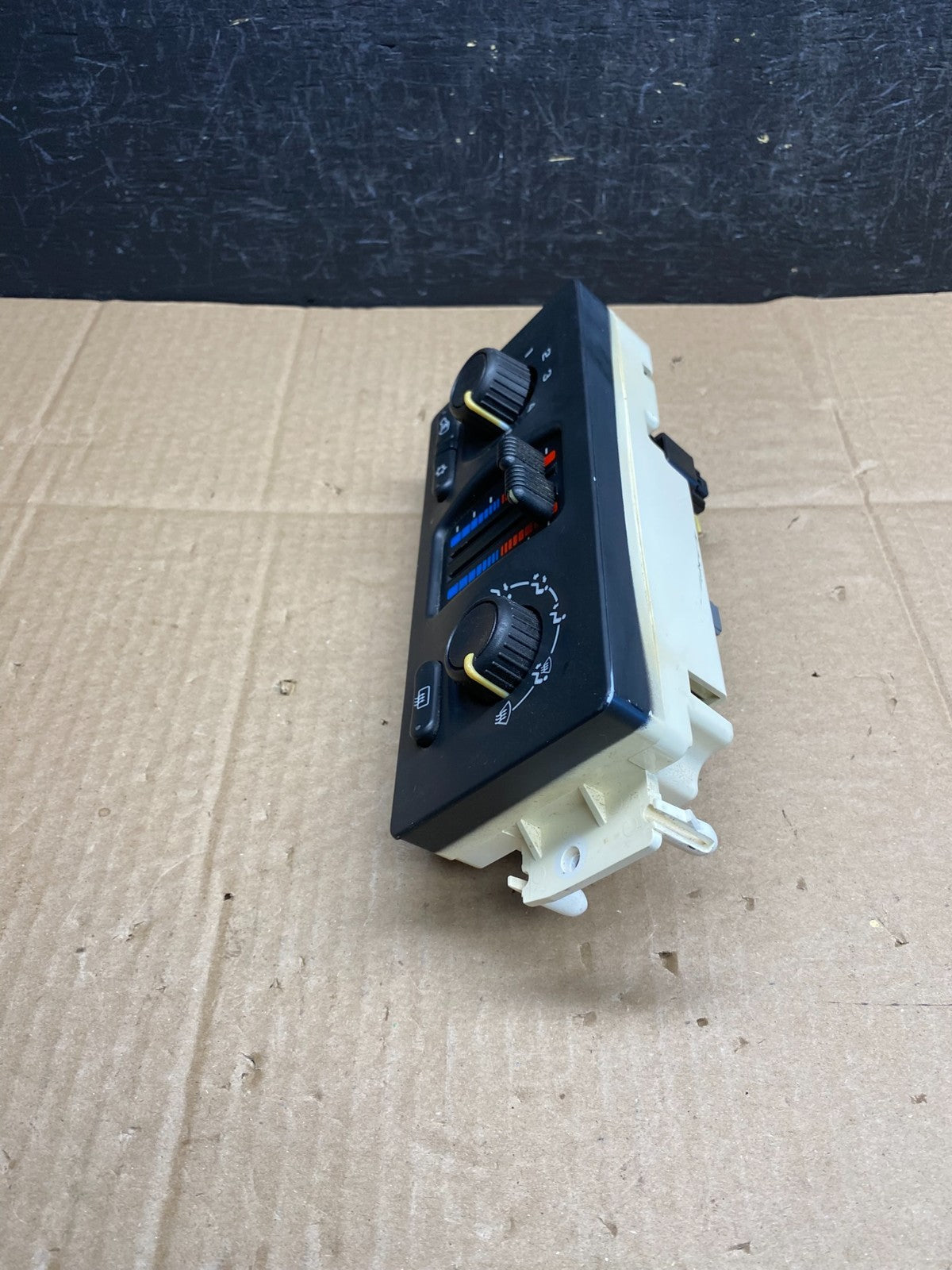 2003 to 2006 Chevrolet Silverado HVAC Heater Climate Control Module AC9374 DG2