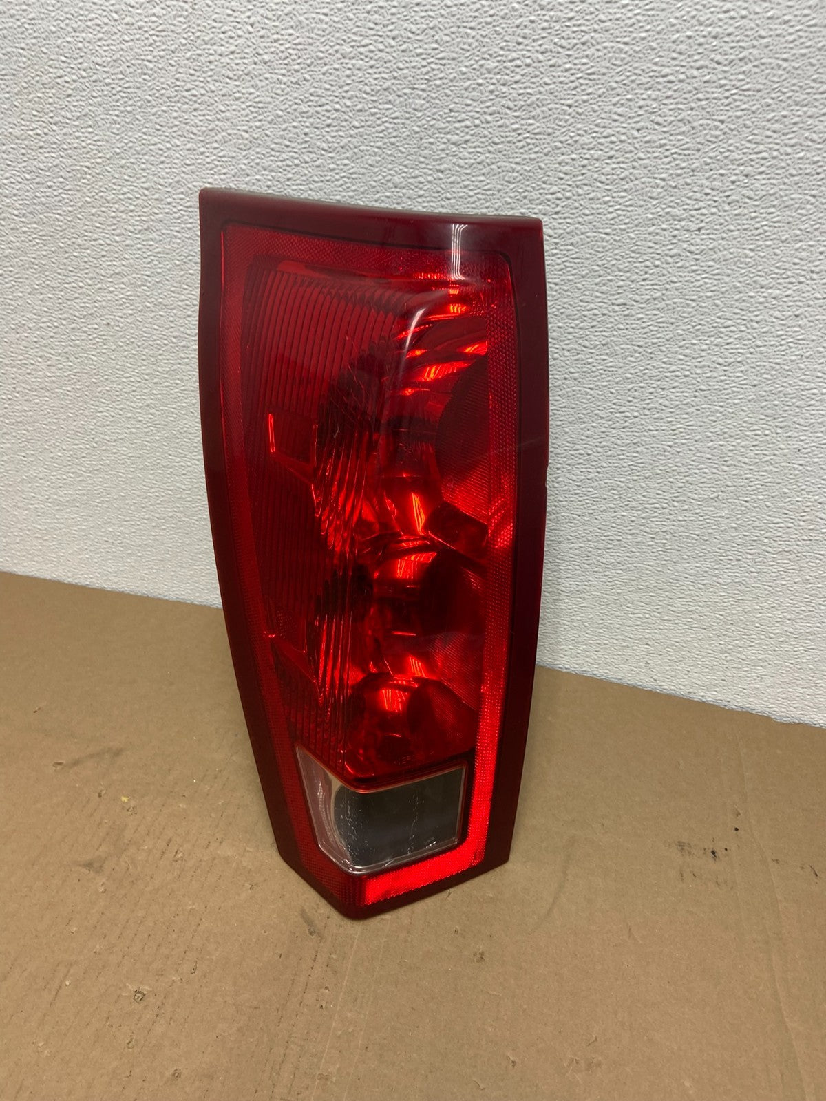 2002 to 2006 Cadillac Escalade EXT Left Driver LH Side Tail Light OEM AB6385 DW0