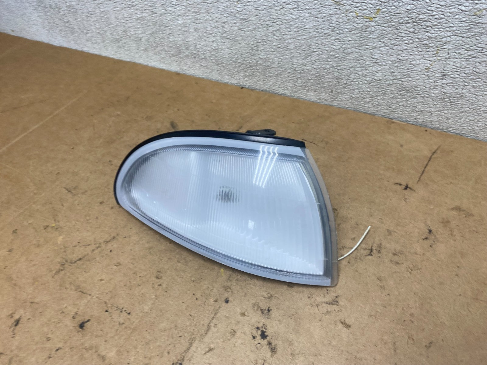 1993 to 1997 Chevrolet Geo Prizm Right Passenger Corner Turn Signal OEM X5643 DW1