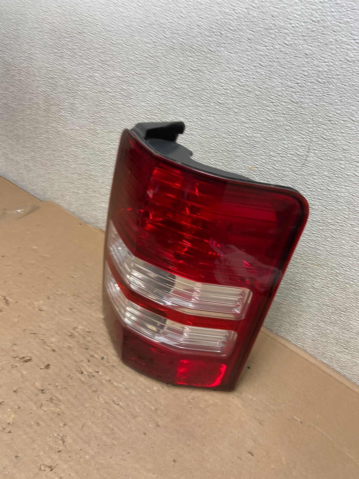2008 to 2012 Jeep Liberty Right Passenger RH Side Tail Light OEM AB0152 DW1