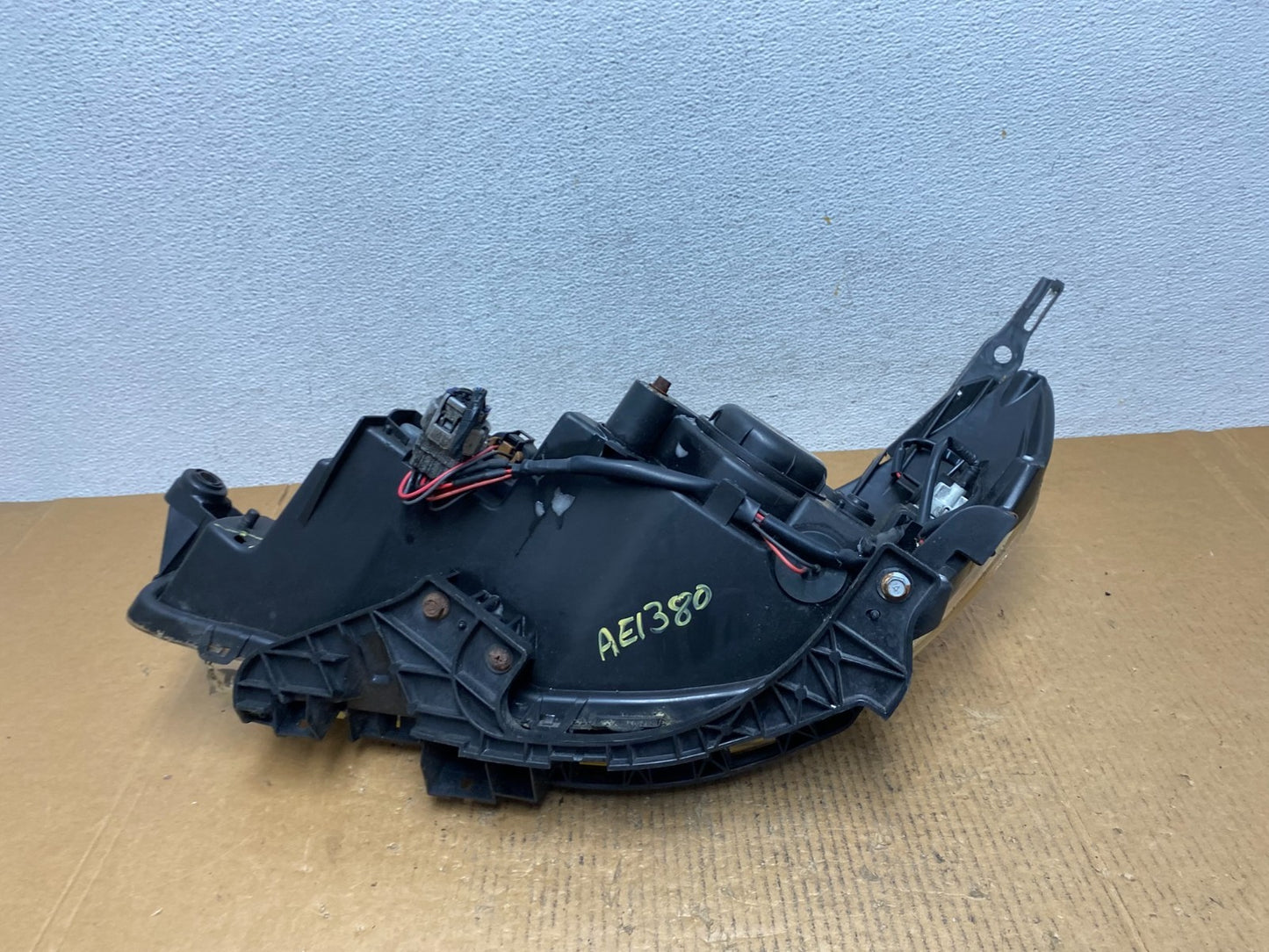 2009 - 2013 Subaru Forester Right Passenger Side Halogen Headlight AE1380 DW8