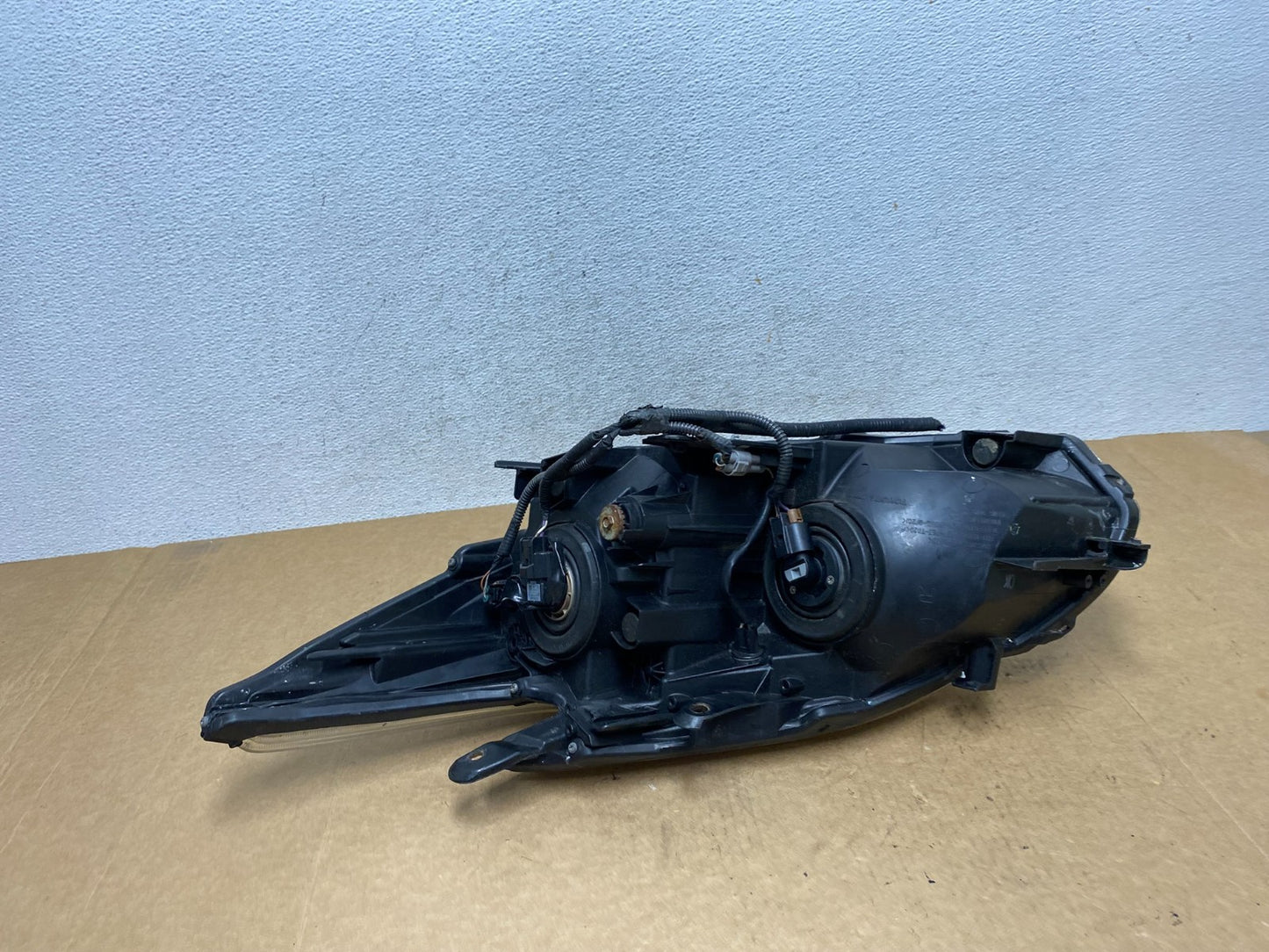 2010 - 2011 Toyota Prius Right Passenger Rh Blue Halogen Headlight AE3054 DW7