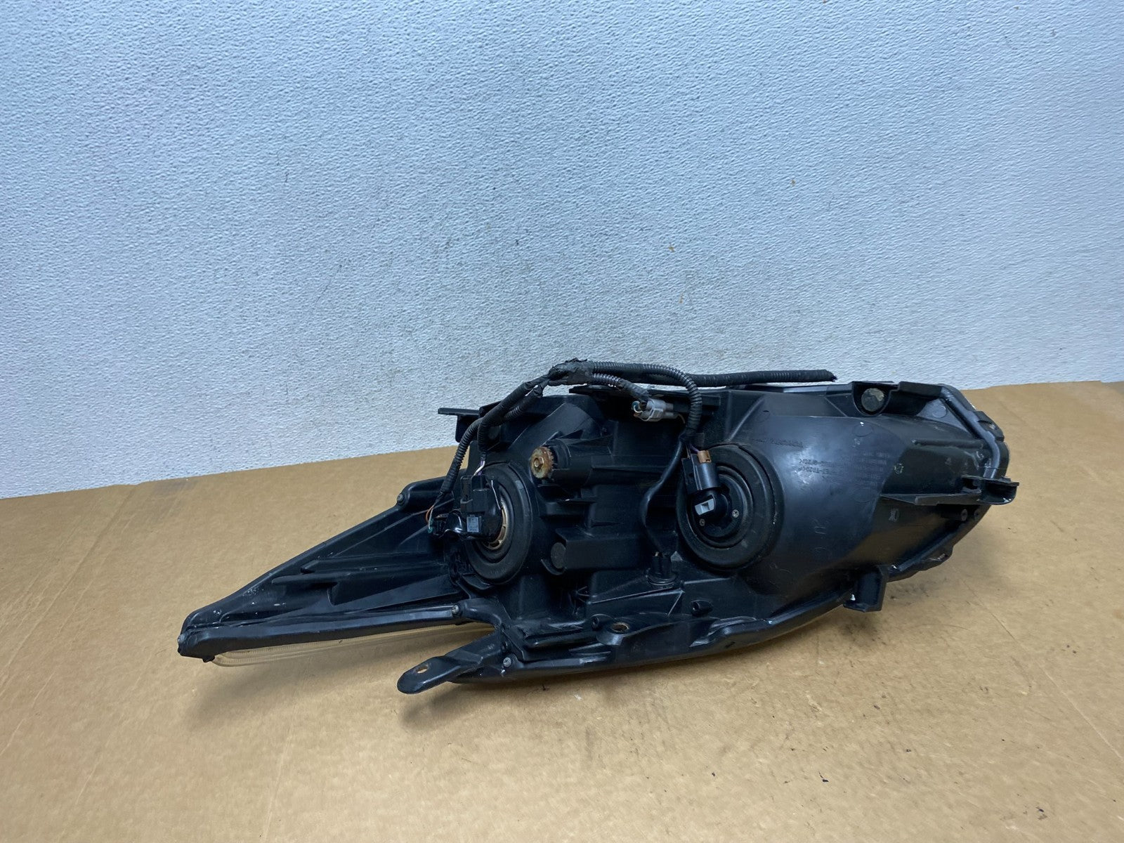 2010 - 2011 Toyota Prius Right Passenger Rh Blue Halogen Headlight AE3054 DW7