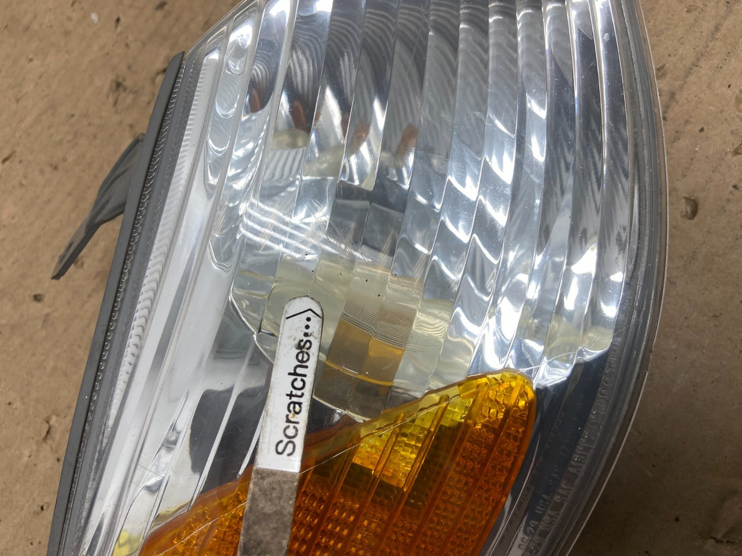 2000 - 2001 Toyota Camry Front Right Passenger RH Turn Signal AD4016 DW3