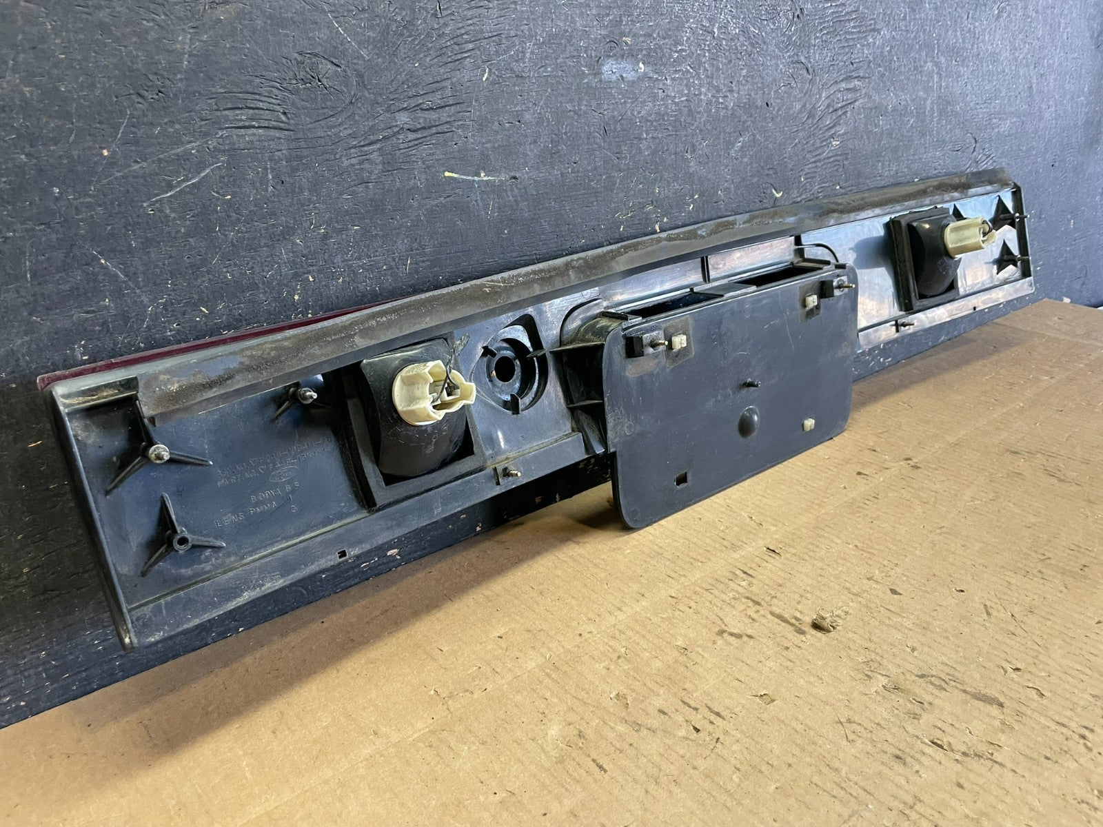 Ford Center Brake Tail Light Panel f24b-13b414 Oem aa2464 DG7