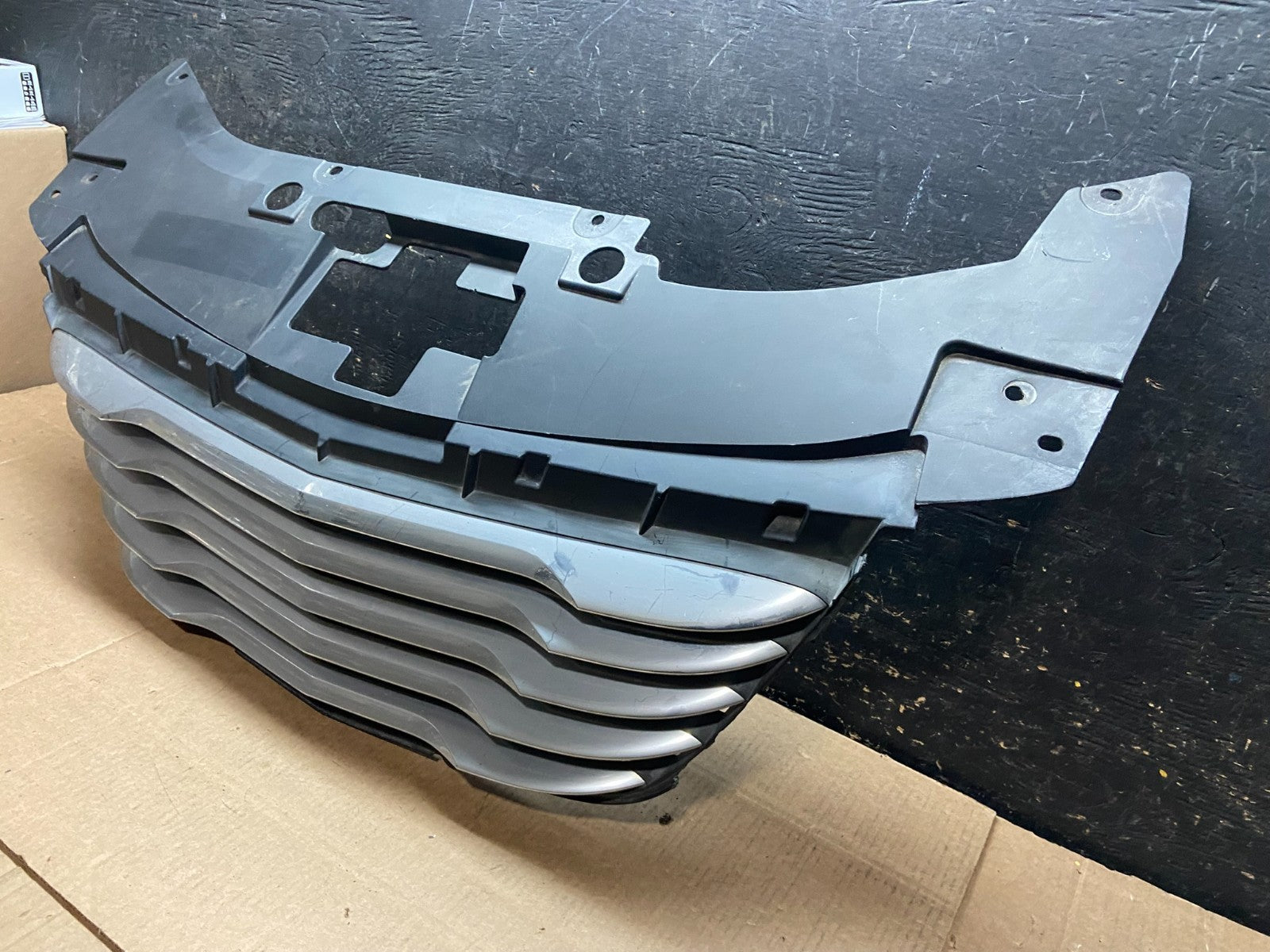 2011 to 2014 Chrysler 200 Front Upper Grill Grille OEM Y9421 DG2
